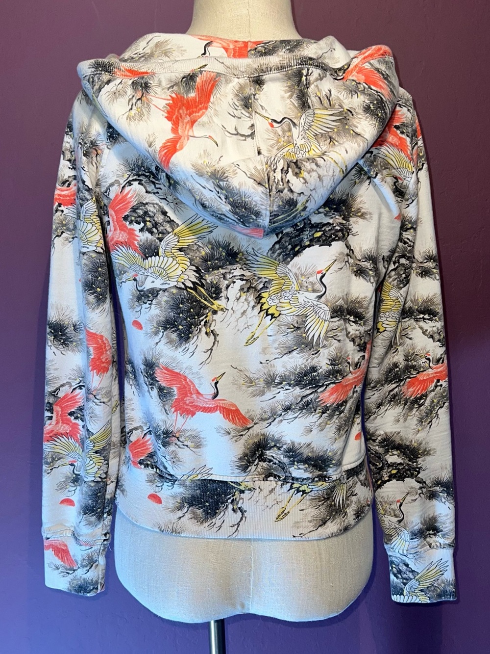 🩶Lucky Brand Y2K White Hooded Sweatshirt with Coral & Black Bird Print - Picture 2 of 3